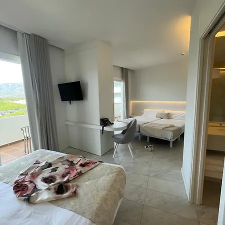 Aromar Hotel