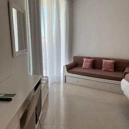 Aromar Hotel 4*