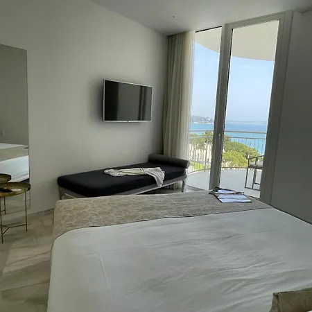Aromar Hotel