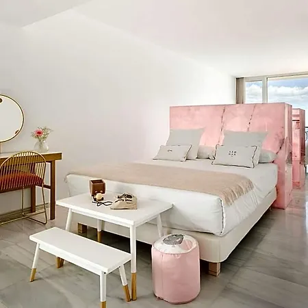 Aromar Hotel 4*